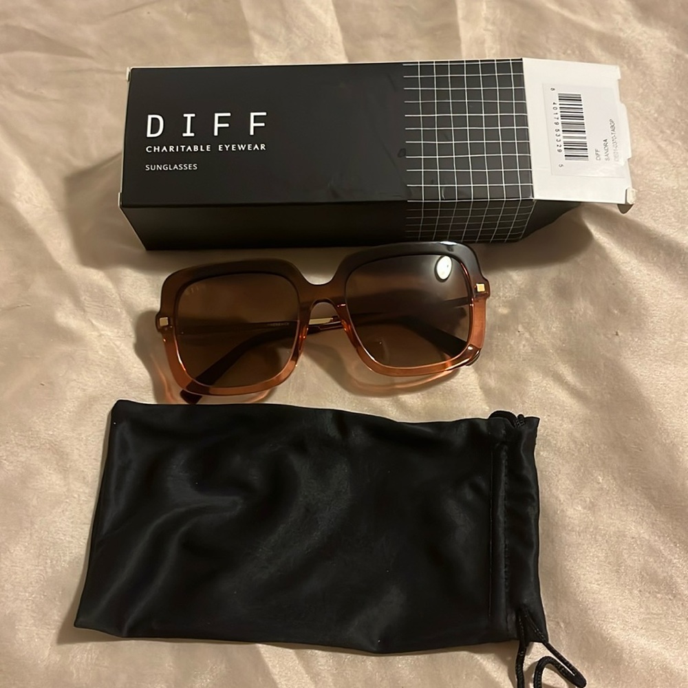 DIFF CHARITABLE SUNGLASSES